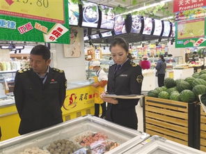 我區(qū)開展食品安全隱患排查工作，嚴厲打擊銷售“三無”及傍名牌農副產品的違法行為